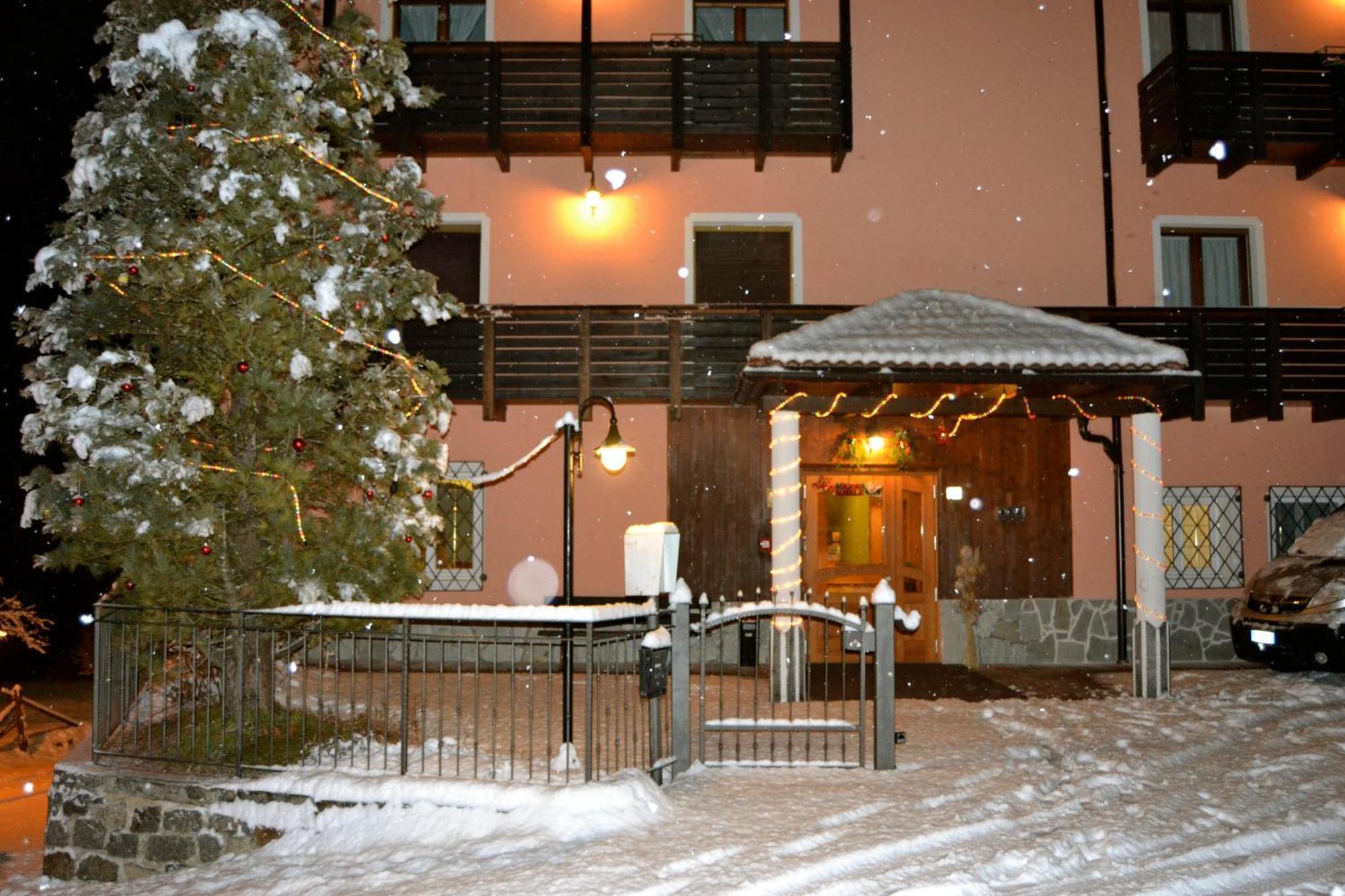 Park Hotel Bellevue Dimaro Exterior foto